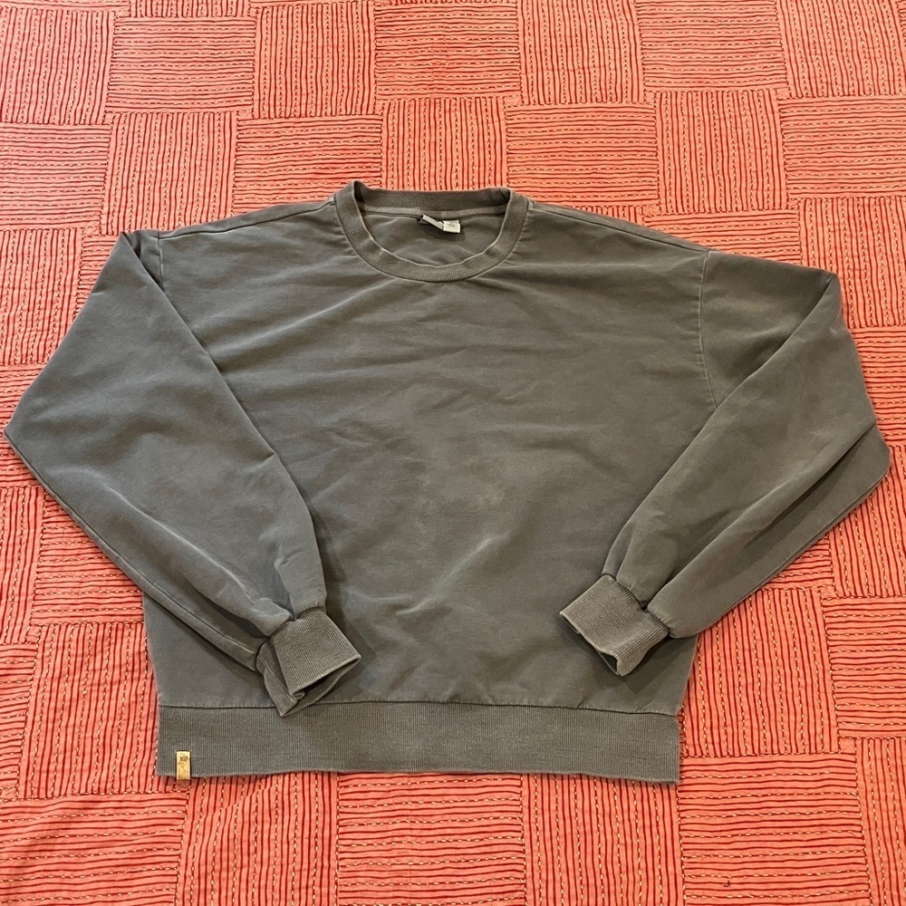 tentree organic cotton womenโs size small Gray Crewneck Top
